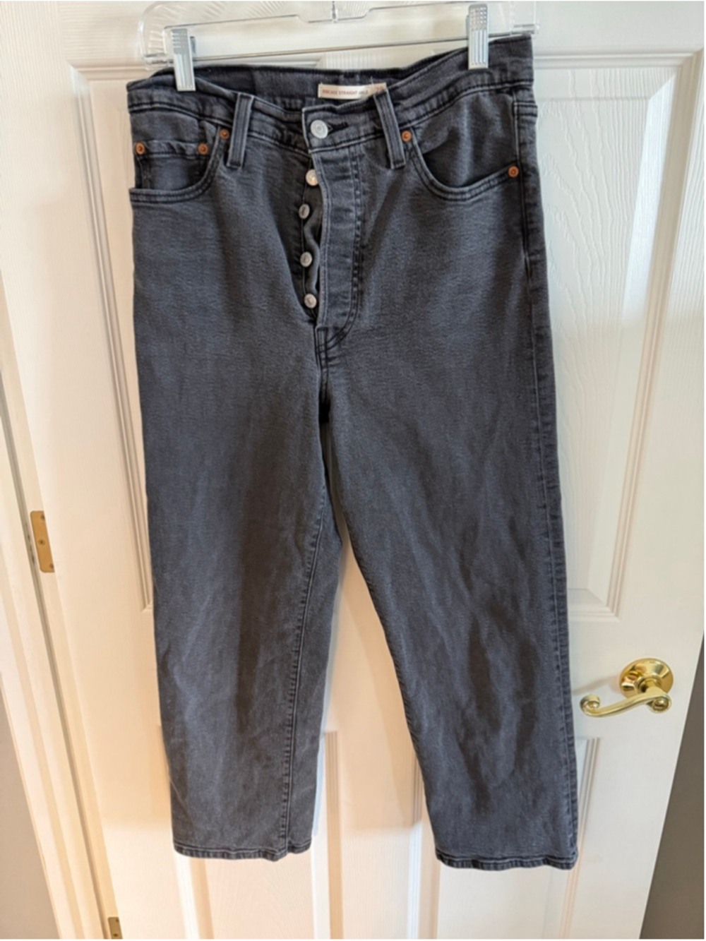 Levi's Ribcage Straight Ankle jeans in a black wash size 29